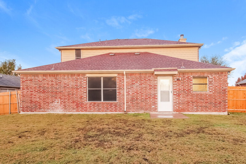 2,855/Mo, 1520 Waters Edge Dr Glenn Heights, TX 75154 Rear View