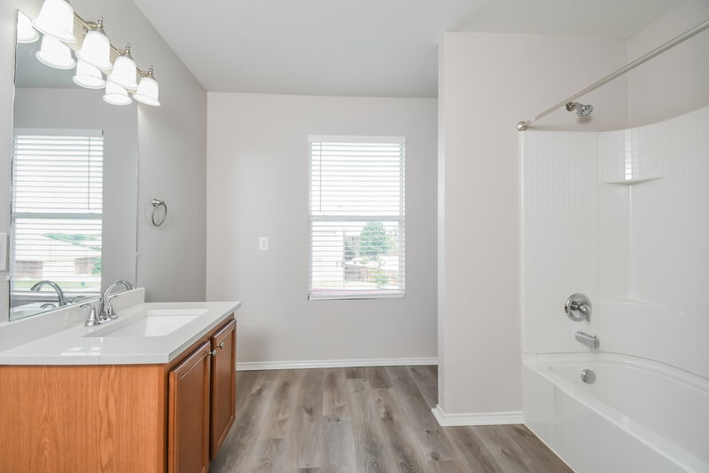 2,070/Mo, 1649 Dream Catcher Way Krum, TX 76249 Main Bathroom View