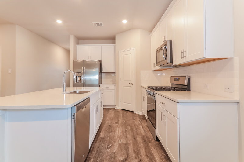 1,885/Mo, 1331 Black Canyon Ave Royse City, TX 75189 Kitchen View 3