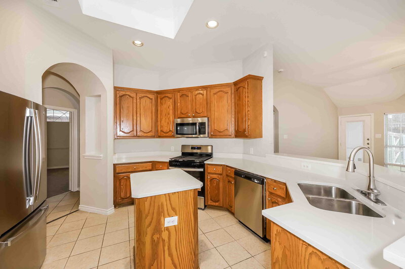 2,250/Mo, 1217 Whitecreek Dr Glenn Heights, TX 75154 Kitchen View