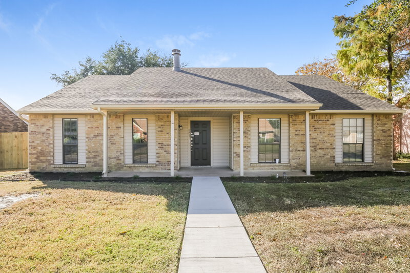 2,090/Mo, 601 Beechwood Dr Grand Prairie, TX 75052 External View