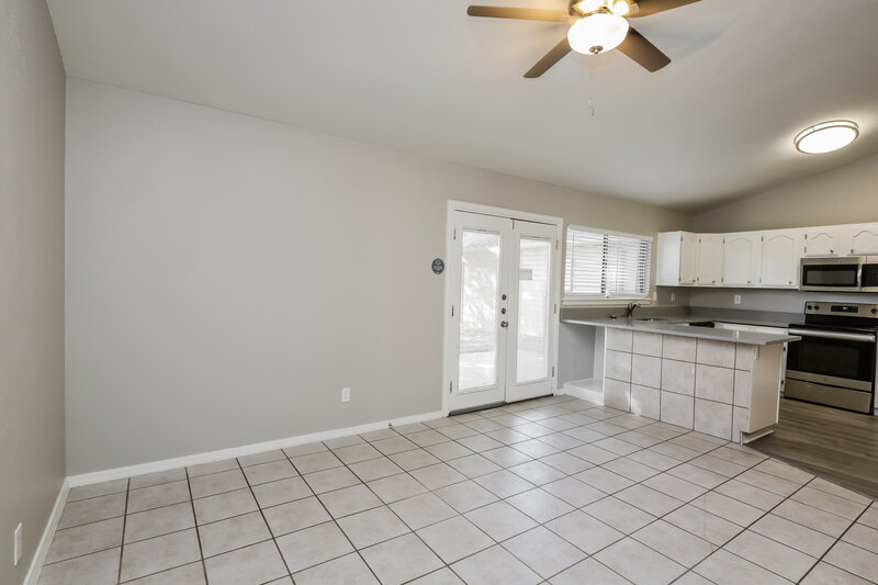 2,090/Mo, 601 Beechwood Dr Grand Prairie, TX 75052 Living Room View
