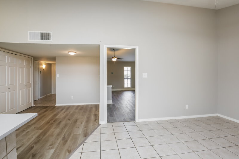 2,090/Mo, 601 Beechwood Dr Grand Prairie, TX 75052 Dining Room View