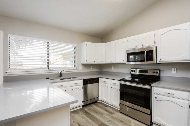 2,090/Mo, 601 Beechwood Dr Grand Prairie, TX 75052 Kitchen View