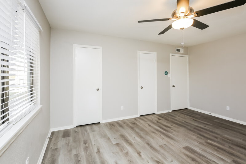 2,090/Mo, 601 Beechwood Dr Grand Prairie, TX 75052 Main Bedroom View