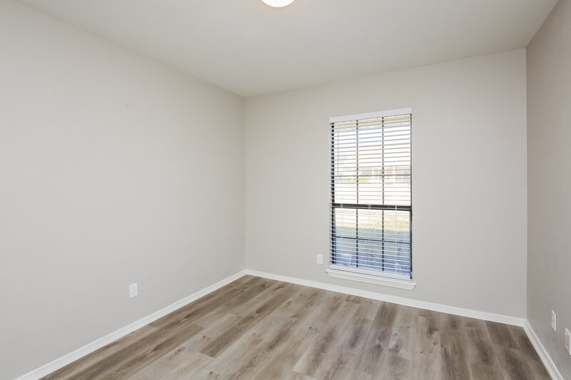 2,090/Mo, 601 Beechwood Dr Grand Prairie, TX 75052 Bedroom View 3