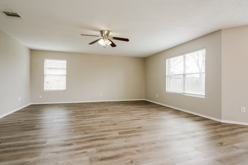 2,630/Mo, 8126 Mossberg Dr Arlington, TX 76002 Living Room View