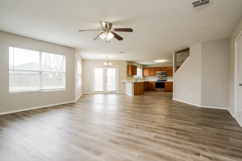 2,630/Mo, 8126 Mossberg Dr Arlington, TX 76002 Living Room View 2
