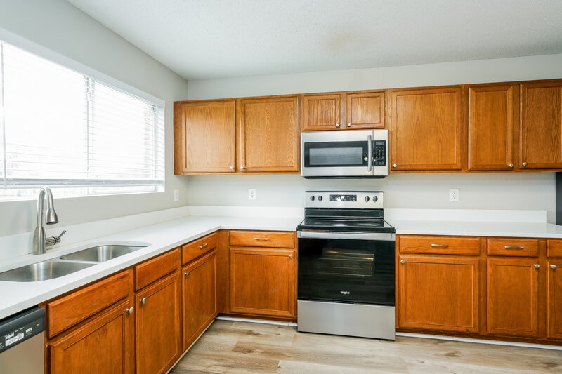 2,630/Mo, 8126 Mossberg Dr Arlington, TX 76002 Kitchen View 2