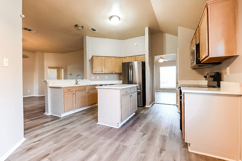 2,495/Mo, 405 Rio Rojo Dr Desoto, TX 75115 Kitchen View 2