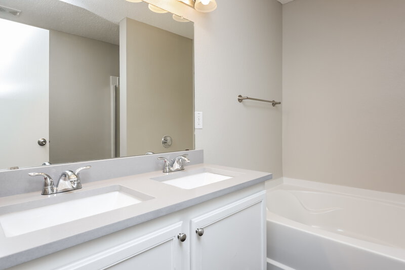 2,195/Mo, 1945 Copper Mountain Dr Justin, TX 76247 Main Bathroom View