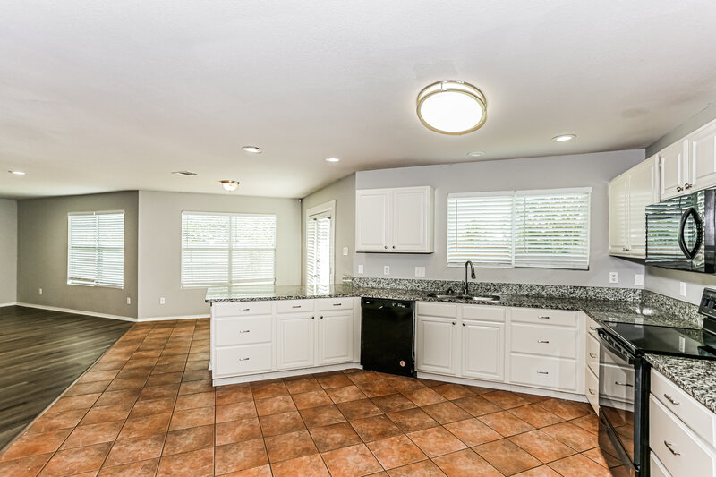 2,065/Mo, 8201 Southbrook Cir Fort Worth, TX 76134 Kitchen View 2