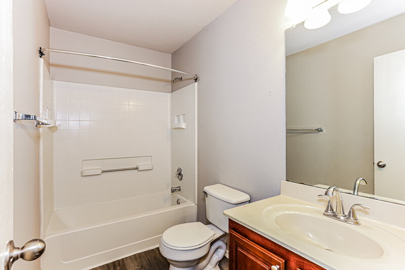 2,065/Mo, 8201 Southbrook Cir Fort Worth, TX 76134 Bathroom View