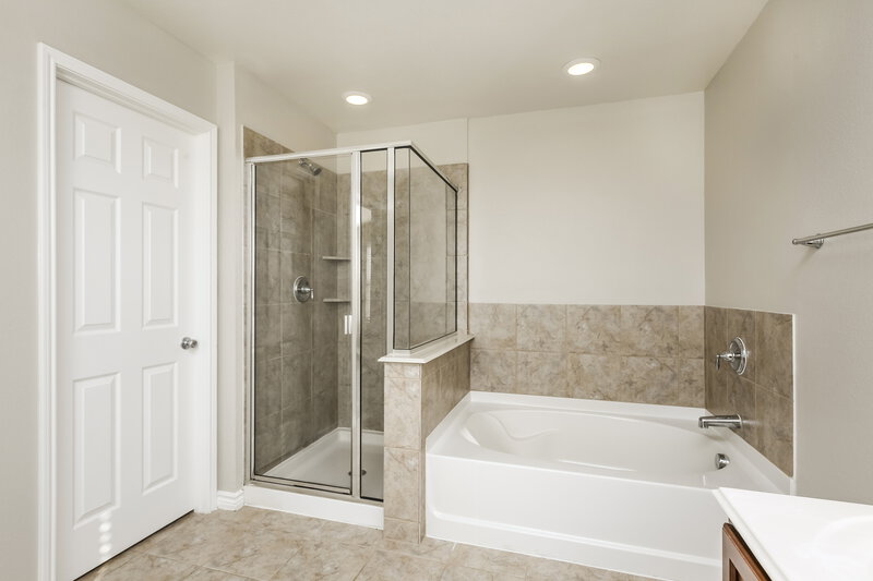 2,940/Mo, 6313 Waterhill Ln Fort Worth, TX 76179 Main Bathroom View 2