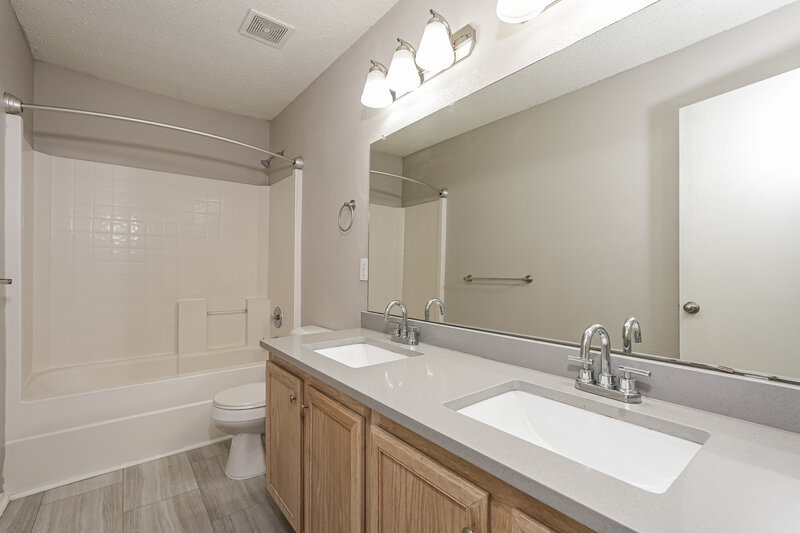 1,975/Mo, 532 Hertford St Crowley, TX 76036 Bathroom View