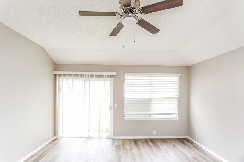 2,505/Mo, 1908 Berkeley Dr Glenn Heights, TX 75154 Living Room View 2