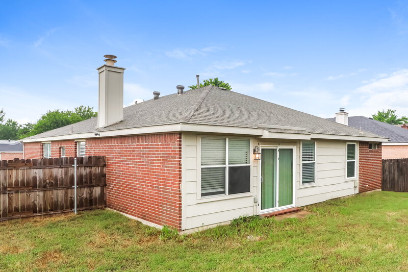2,505/Mo, 1908 Berkeley Dr Glenn Heights, TX 75154 Rear View