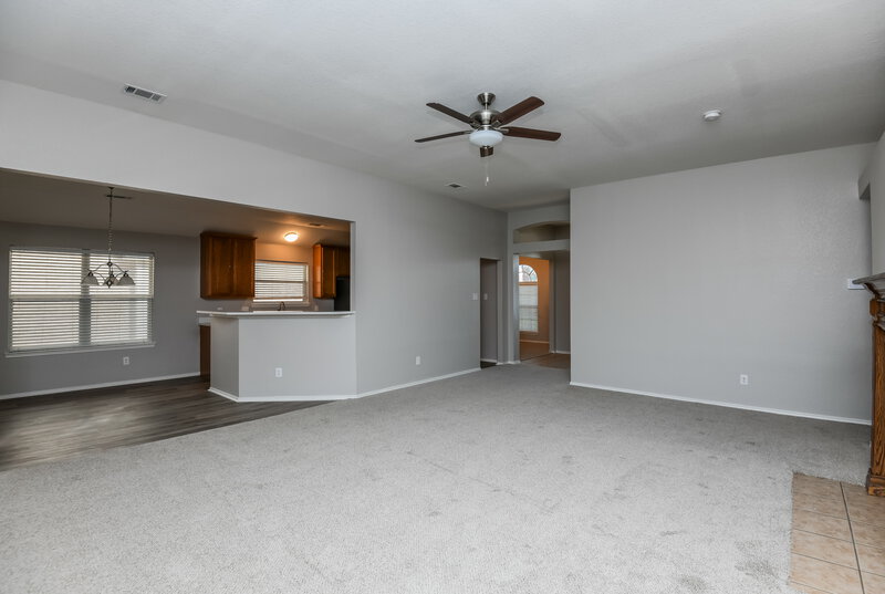 2,350/Mo, 113 Lanshire Dr Rockwall, TX 75032 Living Room View