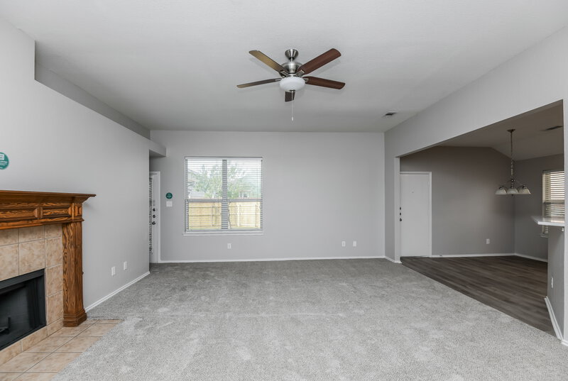 2,350/Mo, 113 Lanshire Dr Rockwall, TX 75032 Living Room View 3