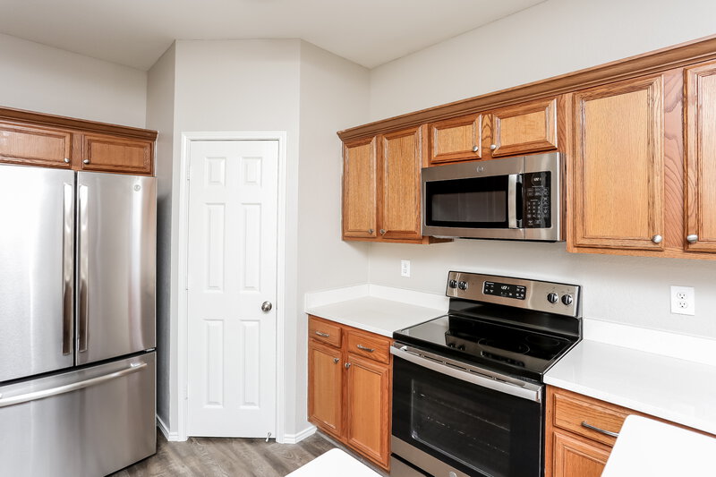 2,375/Mo, 2907 Hobble Ct Grand Prairie, TX 75052 Kitchen View 2