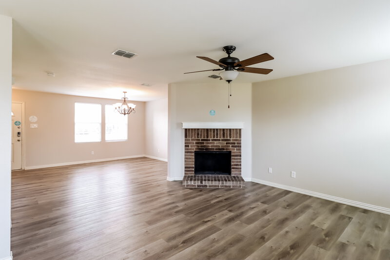 2,450/Mo, 5515 Green Ivy Rd Denton, TX 76210 Living Room View