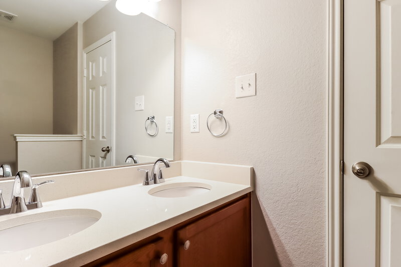 2,450/Mo, 5515 Green Ivy Rd Denton, TX 76210 Bathroom View 2