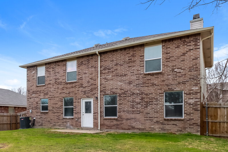 2,450/Mo, 5515 Green Ivy Rd Denton, TX 76210 Rear View 2