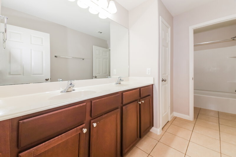 2,260/Mo, 217 Mill Rd Anna, TX 75409 Main Bathroom View