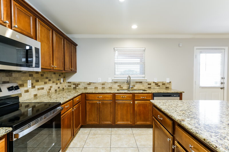 2,590/Mo, 1326 Burleson St Cedar Hill, TX 75104 Kitchen View