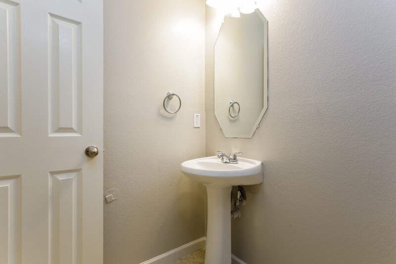 2,590/Mo, 1326 Burleson St Cedar Hill, TX 75104 Bathroom View