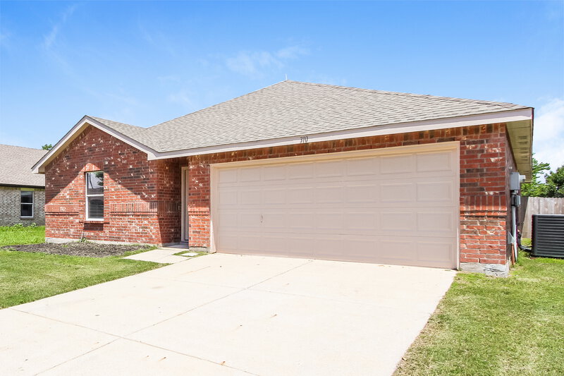 2,050/Mo, 310 Charleston Dr Anna, TX 75409 Front View