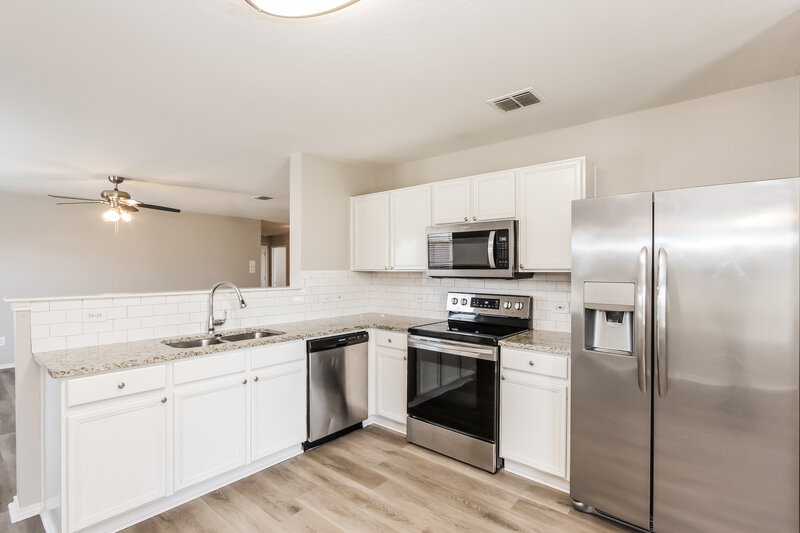2,050/Mo, 310 Charleston Dr Anna, TX 75409 Kitchen View