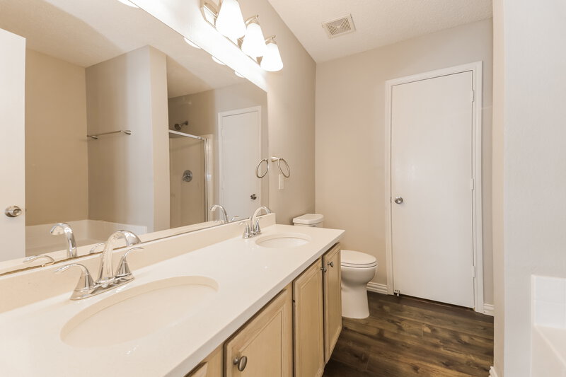 2,270/Mo, 1446 Stewart Dr Rockwall, TX 75032 Main Bathroom View
