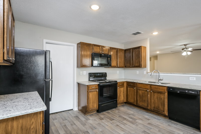 2,220/Mo, 3905 Thoroughbred Trail Fort Worth, TX 76123 Kitchen View