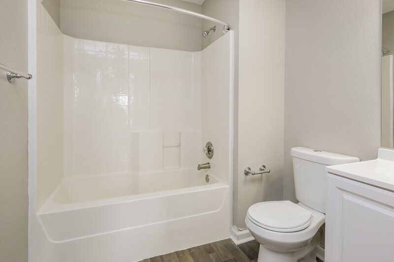 2,220/Mo, 3905 Thoroughbred Trail Fort Worth, TX 76123 Main Bathroom View
