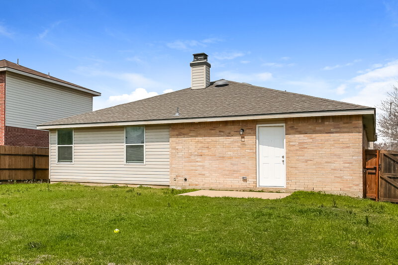 2,220/Mo, 3905 Thoroughbred Trail Fort Worth, TX 76123 Rear View