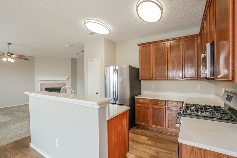 2,955/Mo, 2504 Frontier Dr Grand Prairie, TX 75052 Kitchen View 2