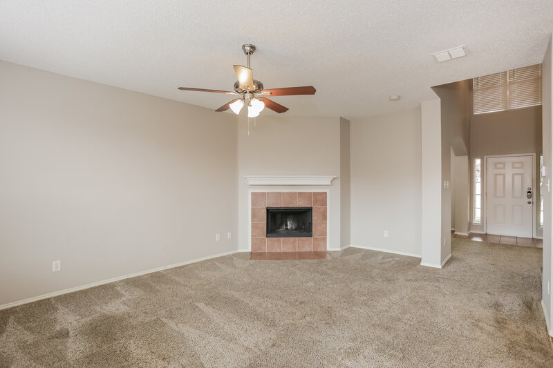 2,955/Mo, 2504 Frontier Dr Grand Prairie, TX 75052 Family Room View
