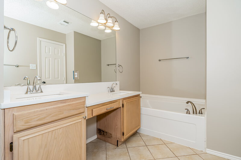 2,645/Mo, 536 Timber Way Dr Lewisville, TX 75067 Main Bathroom View