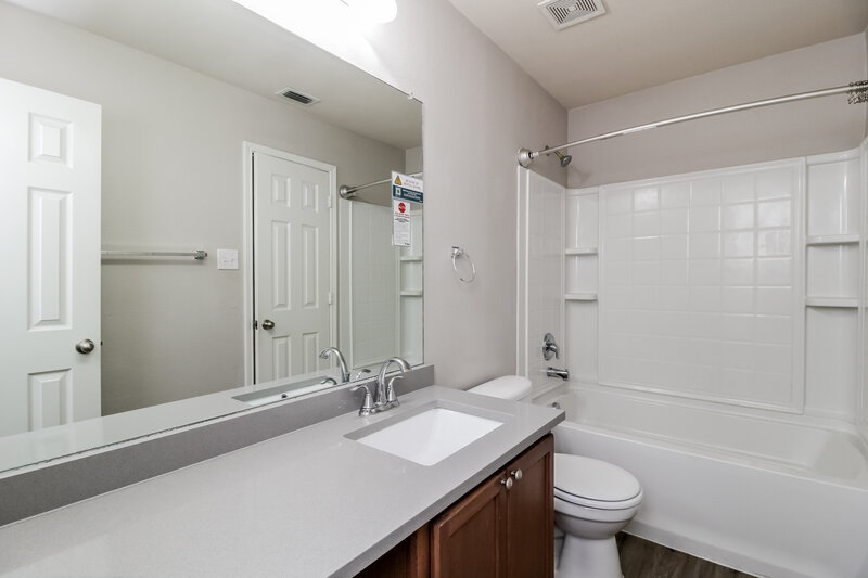 1,565/Mo, 1844 Thorntree Ln Justin, TX 76247 Main Bathroom View