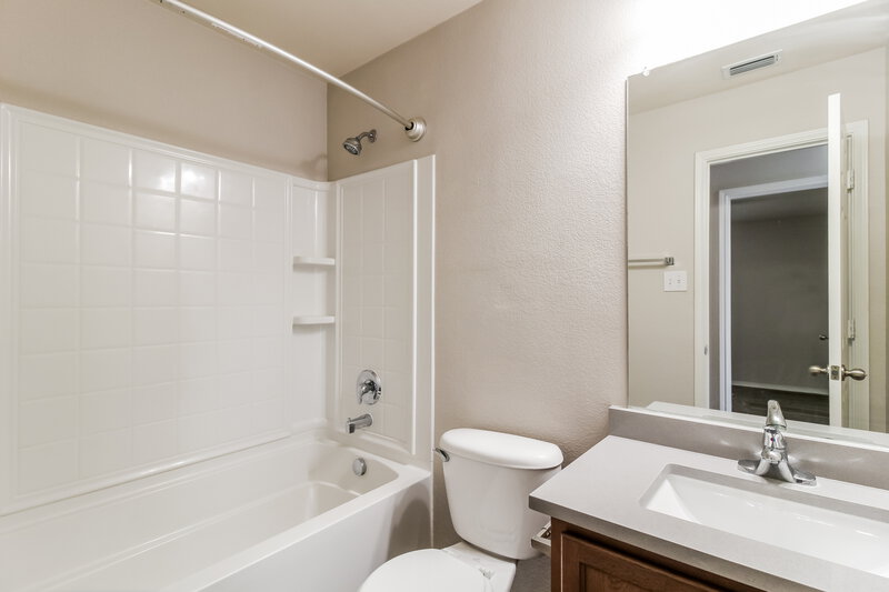 1,565/Mo, 1844 Thorntree Ln Justin, TX 76247 Bathroom View