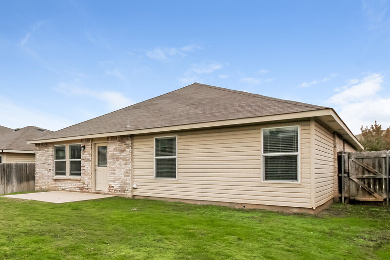 1,565/Mo, 1844 Thorntree Ln Justin, TX 76247 Rear View 2