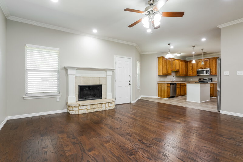 2,345/Mo, 102 Cottonwood Trl Red Oak, TX 75154 Living Room View 2