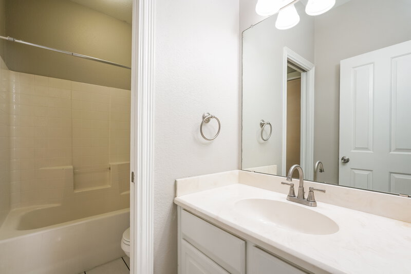 2,345/Mo, 102 Cottonwood Trl Red Oak, TX 75154 Bathroom View