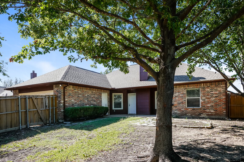 2,345/Mo, 102 Cottonwood Trl Red Oak, TX 75154 Rear View
