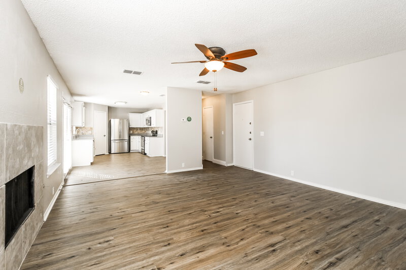 1,960/Mo, 3309 Bent Creek Dr Denton, TX 76210 Family Room View 2