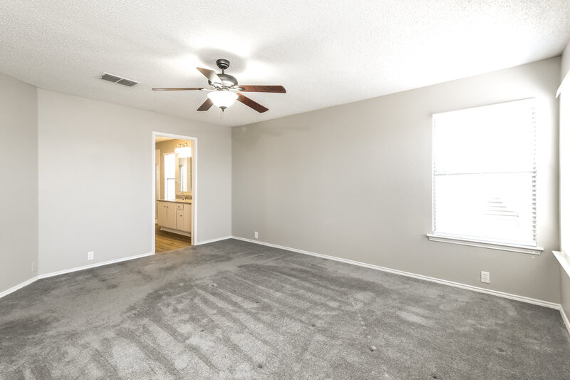1,960/Mo, 3309 Bent Creek Dr Denton, TX 76210 Main Bedroom View 2