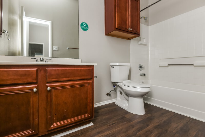 2,670/Mo, 2414 Lost Mesa Grand Prairie, TX 75052 Bathroom View
