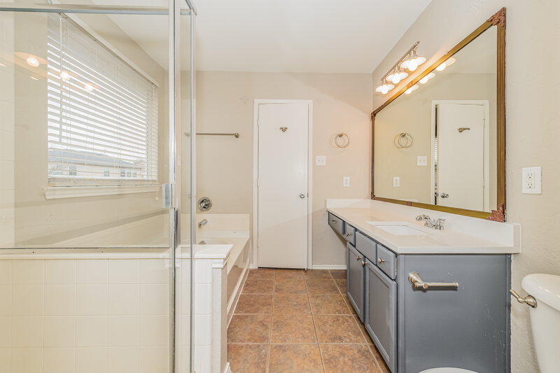 2,915/Mo, 1808 Duck Cove Dr Aubrey, TX 76227 Main Bathroom View