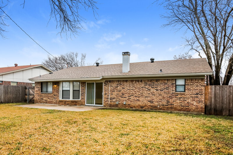2,155/Mo, 7537 Meadowlark Ln N Watauga, TX 76148 Rear View